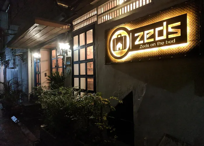 Zeds Hostel *