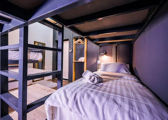 Zeds Albergue *