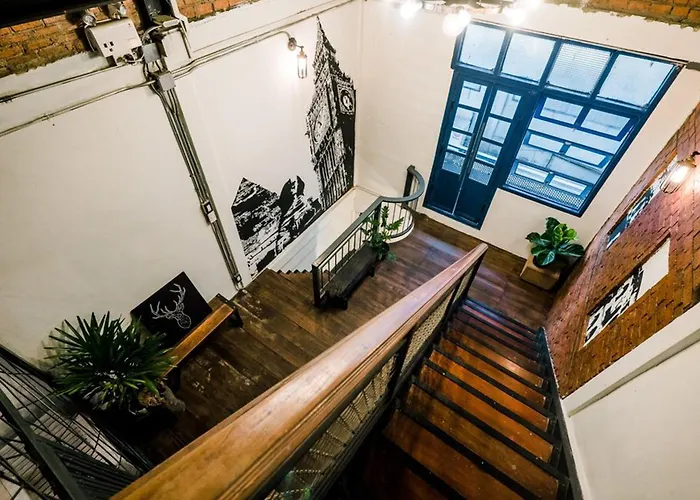 Zeds Hostel *