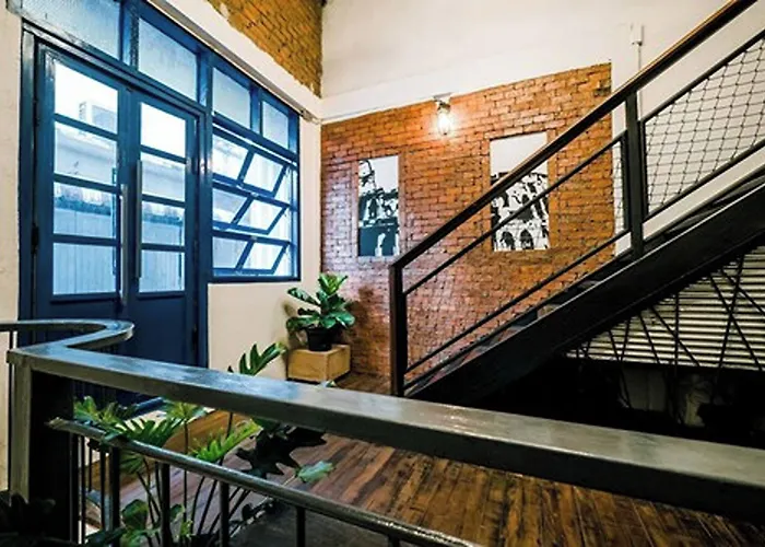 Zeds Hostel *