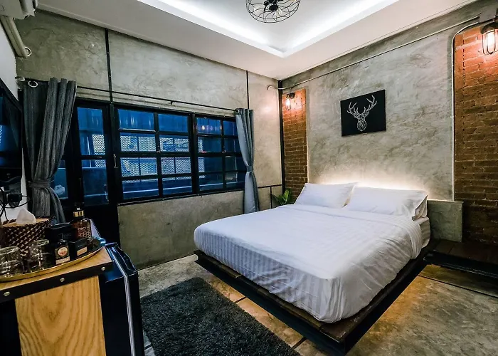 Zeds Hostel *